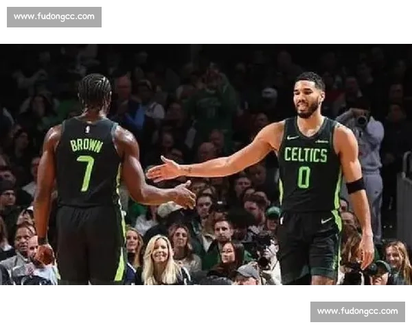 骑士队与凯尔特人队激战连连 展现东部豪强之争的历史魅力与精彩瞬间 骑士队与凯尔特人队激战连连 展现东部豪强之争的历史魅力与精彩瞬间